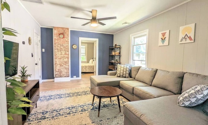 Ohio City Maison | Duck Island Getaway - Close to Downtown and West Side Market
