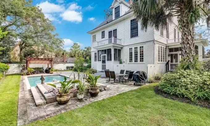 Duckpond Maison | Duck Pond Grand Downtown Pool Home: 5 BR