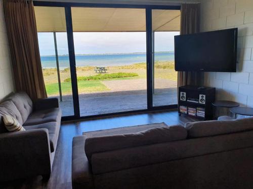 Melville Maison | Dun Workin - Absolute Beachfront