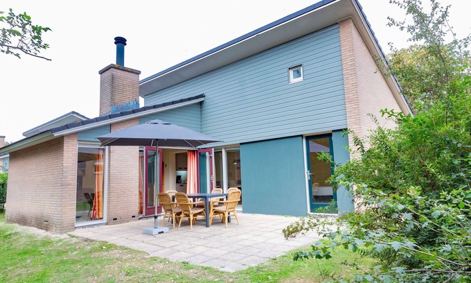 Bohemen en Meer en Bos Villa | Maison de vacances redécorée avec cheminée près de la plage