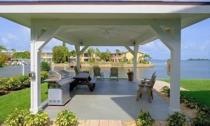 Dunedin Copropriété | Dunedin Causeway Waterfront Community Completely Remodeled 2Bed/2Bath Pool/Bikes