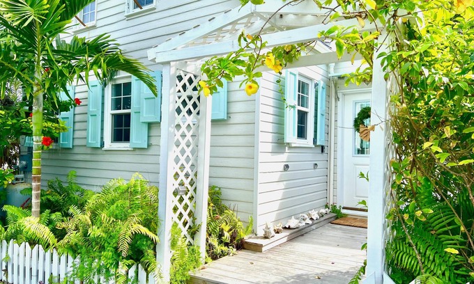 Hope Town Maison | Installez-vous dans cette maison pittoresque et confortable, à quelques pas de la plage.