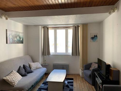Cauterets Appartement | Duplex 8 pers hyper-centre Cauterets avec WiFi & parking sécurisé - FR-1-812-68