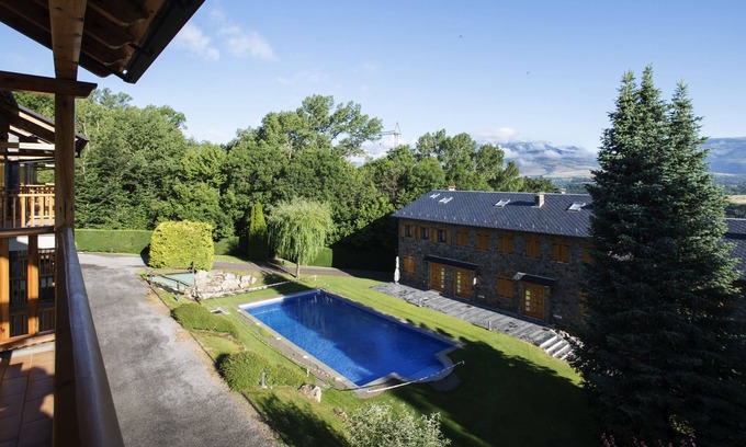 Queixans Maison | Duplex apartment with pool close to ski resorts and hiking trails