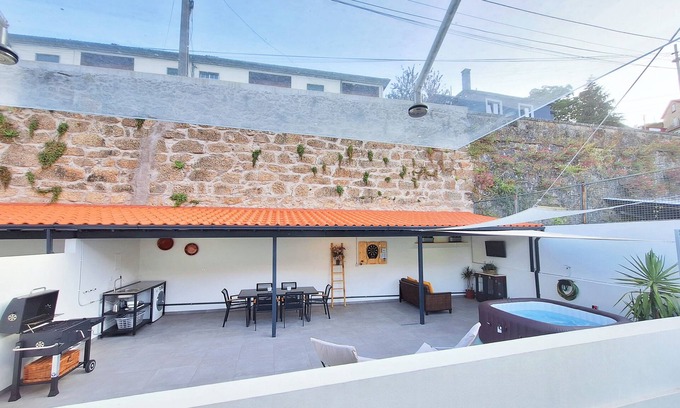 Covilha Appartement | Duplex com Jacuzzi, Terraço, & Bbq. Vista Serra