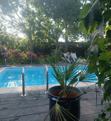 Les Mesnuls Appartement | Duplex dans belle propriété avec piscine