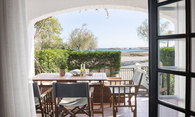 Llanca Appartement | Duplex en première ligne de mer avec piscine communautaire pour 6 personnes