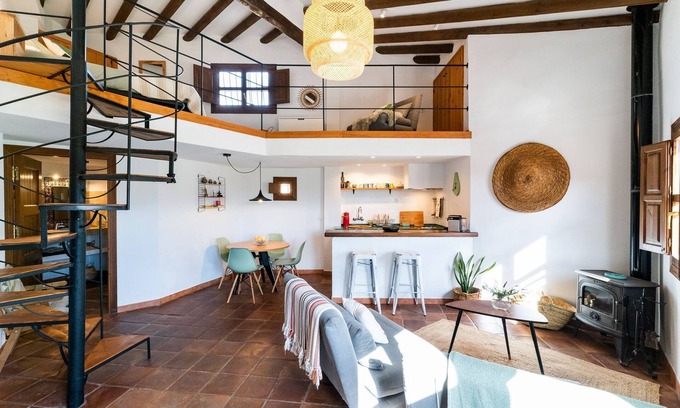 Niguelas Lit Et Petit-Déjeuner | Duplex loft in nature with garden and pool