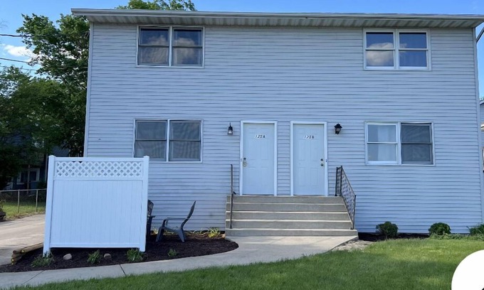 Byron Maison | Duplex overlooking Rock River