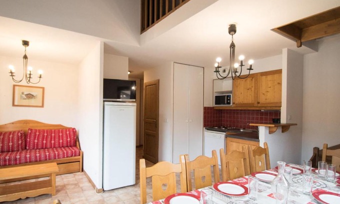 Val Cenis Appartement | Duplex pour 10 pers, au pied des pistes, proche télécabine et commerces, parking inclus - FR-1-508-16