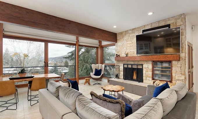 Aspen Maison | Durant Unit D5, Deluxe Condo with Beautiful Furnishings, Great Views, and Central A/C