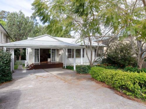 Nelson Bay Maison | Dutchies Haven, 11 Christmas Bush Ave - Pet friendly, large enclosed yard, air con and Wi-Fi