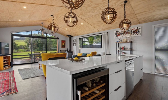 Duvauchelle Maison | Duvauchelle Daydreamer - Duvauchelle Holiday Home, AKAROA