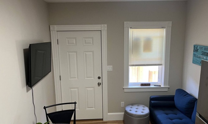 Beverly Appartement | Dwtn Apt~King Beds~Mins to Salem