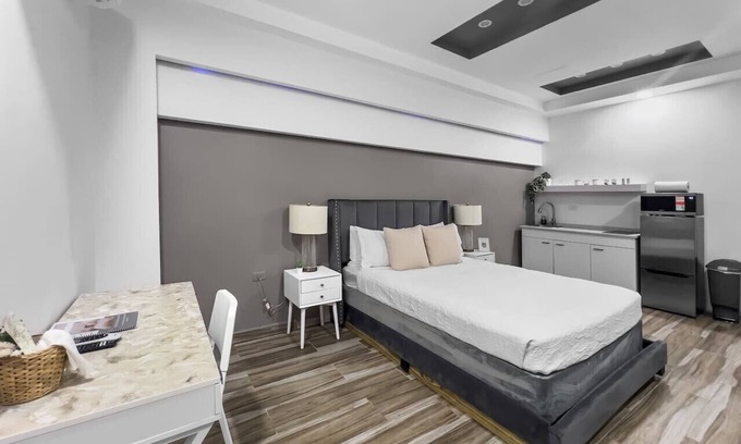 Gobernador Pinero Villa | Each Guest House 1-1 / Studio Apt W/ Kitchen
