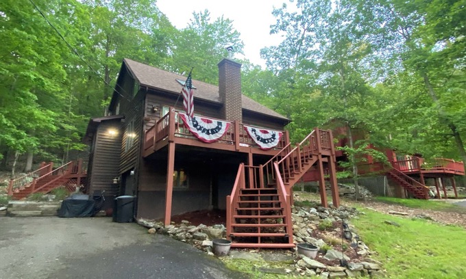 Sybertsville Chalet De Ski | Eagle Rock Resort 1 Block from the Lake ONLY EAGLE ROCK MEMBERS MAY RENT
