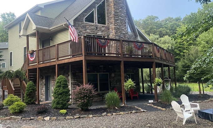Sybertsville Chalet De Ski | Eagle Rock Resort! Lake views! Closest to the Beach