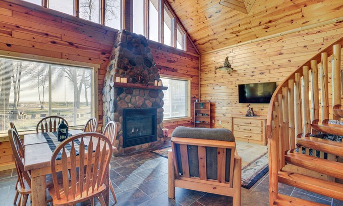 Garrison Cabine | Eagle's Nest Cabin on Mille Lacs Lake: Boat + Fish
