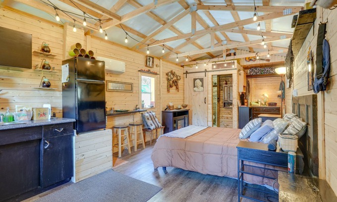 Rising Fawn Appartement | ‘Eagle’s Nest’ Studio in Rising Fawn: Creek Access