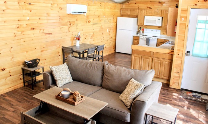 Wynne Cabine | Eagles Nest, Tiny Home at Tiny Acres