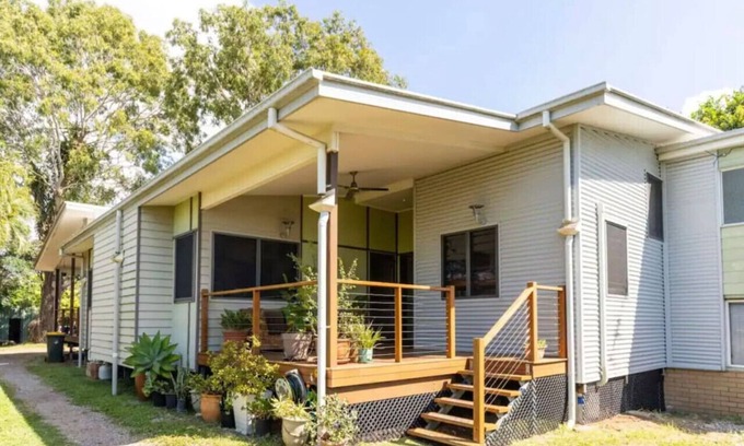 Nudgee Beach Maison | Eagles Nest Two Bed Home Nudgee Beach