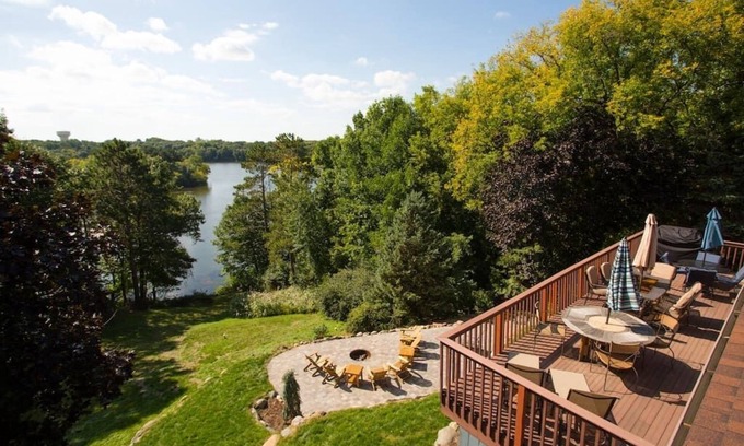 Inver Grove Heights Maison | Maison du lac moderne avec bain à remous et foyer