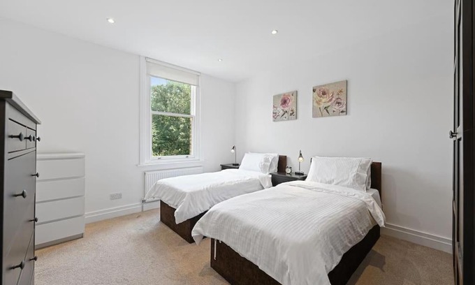 Ealing Common Appartement | Ealing Broadway - Lovely 2-bedroom flat with offstreet parking