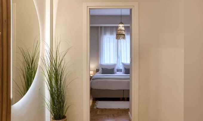 Filopappou Appartement | Earthy Comfort 2bd Apt With Koukaki Views