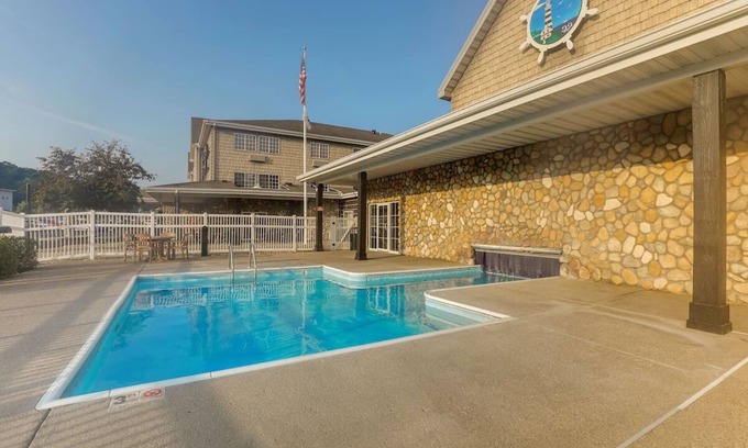 Peoria Hôtel | Ease Your Senses! Elegant Lodging with Stunning Views of IL's River Valley