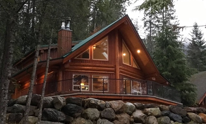 Central Kootenay Cabine | Retraite sur la rive est de Kootenay