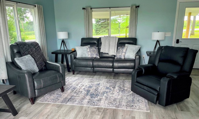 Castile Maison | East Lake Escape near beautiful, Letchworth State Park.