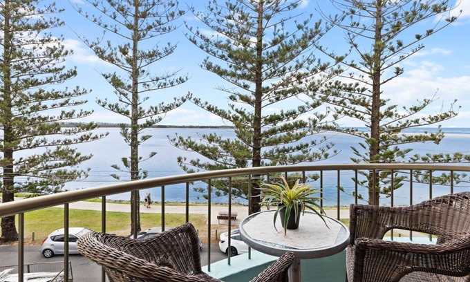 Golden Beach Appartement | Eastbourne U6, 80 Esplanade. plage dorée