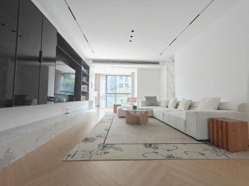 Shanghai Appartement | Eastern Hub - Bund Branch Designer Open Kitchen Super Large Sofa Deluxe Three Room