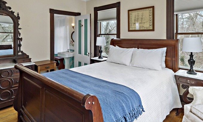 Eastham Appartement | Eastham Carriage House Retreat - The Captain's Room