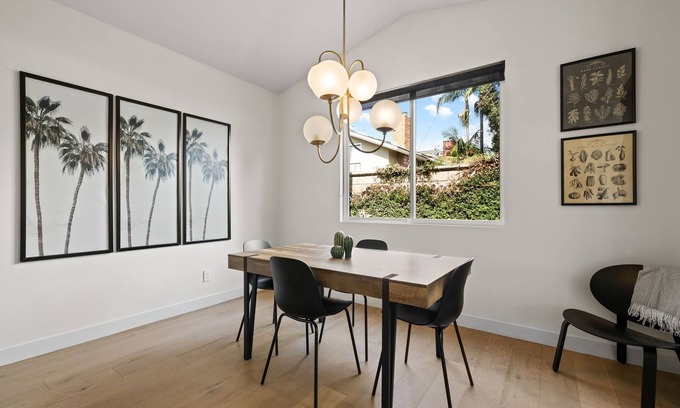 East Side Costa Mesa Maison | Eastside Costa Mesa Home Walking Distance to Back Bay Newport Beach