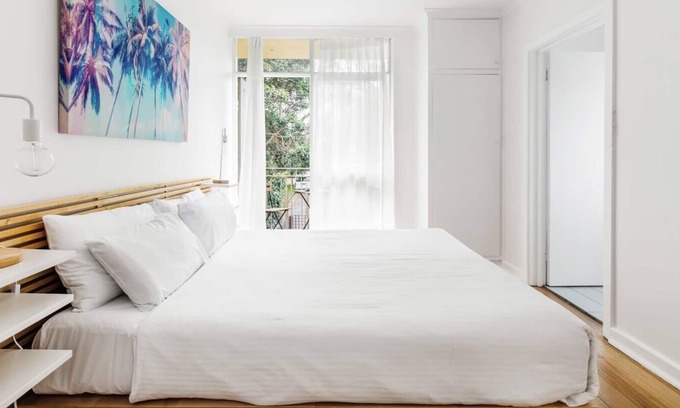 St. Kilda East Appartement | Eastside Tranquility A Serene Balcony Abode