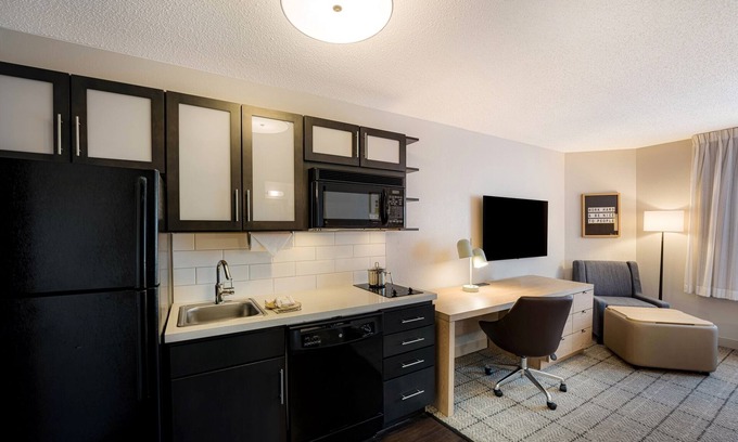 Exchange Place North Hôtel | Easy Access to Local Attractions! Unit w/ Full Kitchen, On-site Parking!
