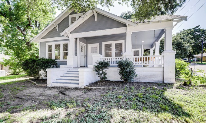 Brenham Maison | Easy Dtwn Access: Restored 1930s Brenham Retreat