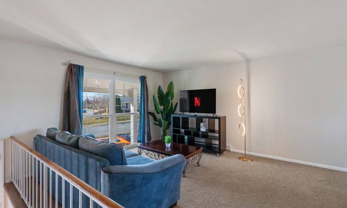 Frederick Maison | Easy Self Check-in 4BR Escape Prime Walkable Location Dining & Shops Nearby