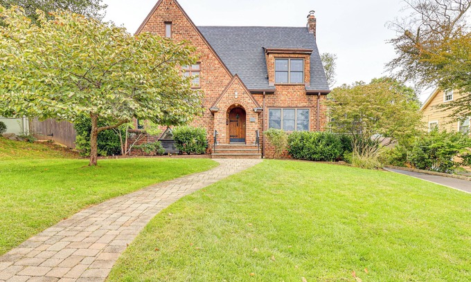 West Orange Maison | Easy Train Access to NYC! Elegant Family Retreat