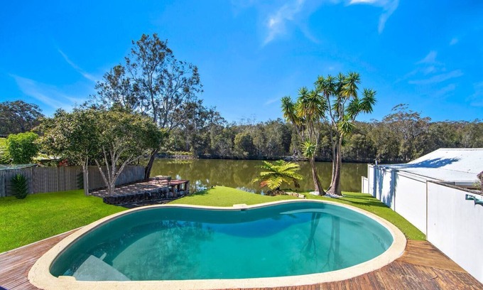 Wyong Maison | Easygoing Poolside Relaxation on Wyong River