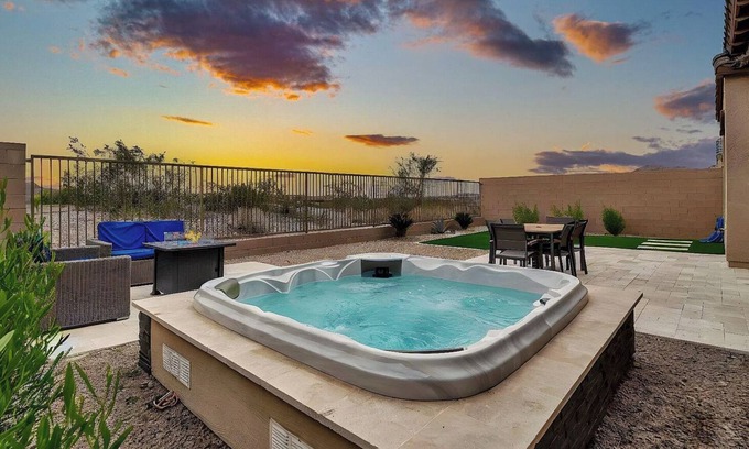 Estrella Mountain Ranch Maison | EAZY AZ Modern 2 bedroom townhouse on the 8th fairway of Estrella Mountain Ranch