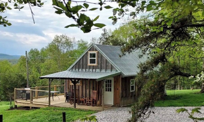 Harper Cabine | Ebenezer Cabin-Private Hot Tub, cozy Cabin w/ Loft