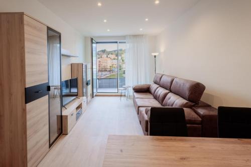 Zarautz Appartement | Ebony I Local Rentss