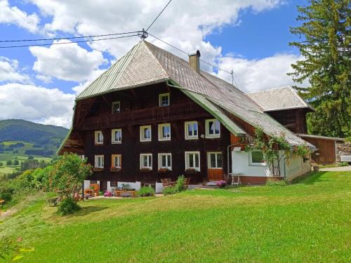 Kaisershaus Appartement | Echtes Schwarzwaldhaus - Traditionell & Modern