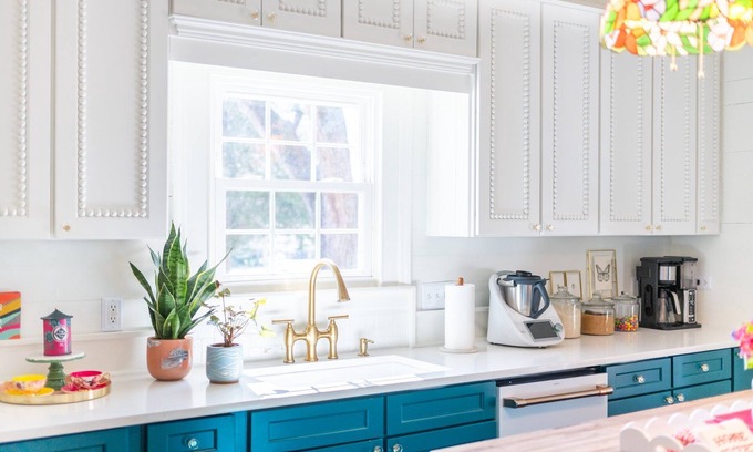 Huntersville Autre | Eclectic 1906 Farmhouse: 2 Acres, Hammocks & Lake Norman Charm