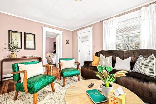 Royal Oak Appartement | Eclectic Bungalow in the Heart of Royal Oak