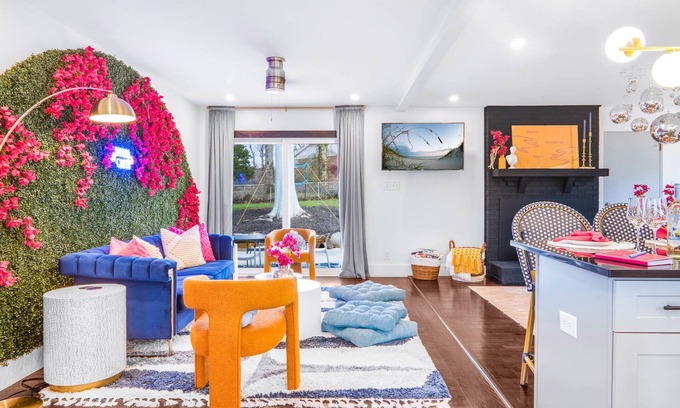 Toddville Road Maison | Eclectic Escape: 3bd - Backyard - 10min to Airport