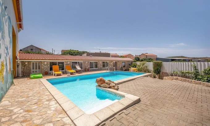 Arruda dos Vinhos Appartement | Oasis éclectique avec piscine à Arranhó