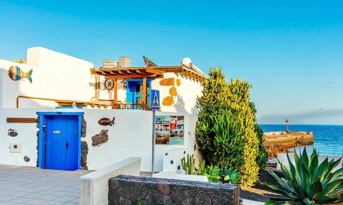 Arrieta Cottage | Eco Fishermans Cottage luxuriant en bord de mer, port paisible/plage de sable,